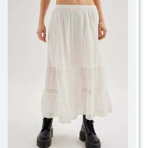 UO Emelie Tiered Midi Skirt